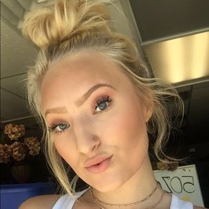 Meet your Posher, Alyssa